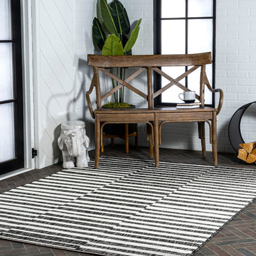 Sukie Modern Offset Stripe Indoor/outdoor Area Rug